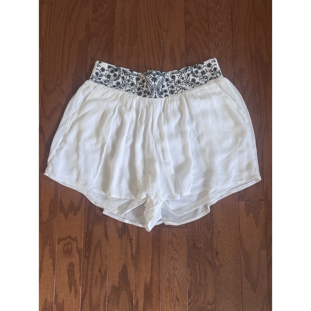 Torrid White Flowy‎ Pull On Shorts Embroidered Waist Boho Plus Size 1